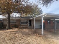 Building Photo - Three bedroom home in NW OKC