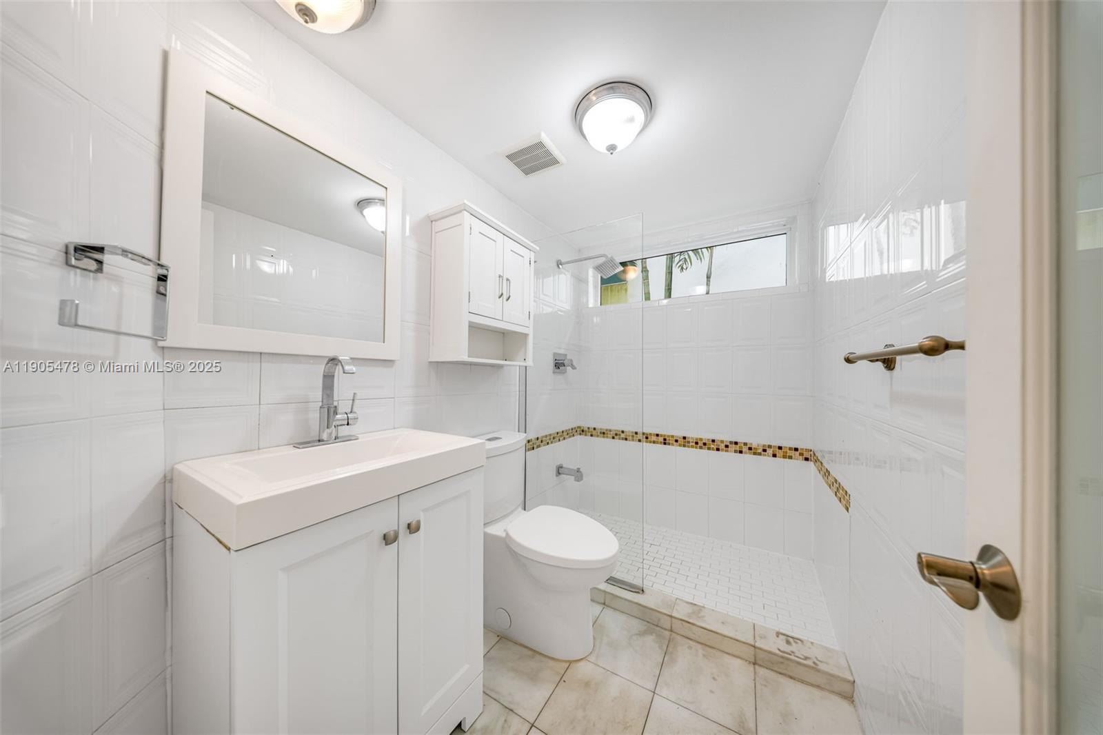 Building Photo - 4000 Alhambra Cir