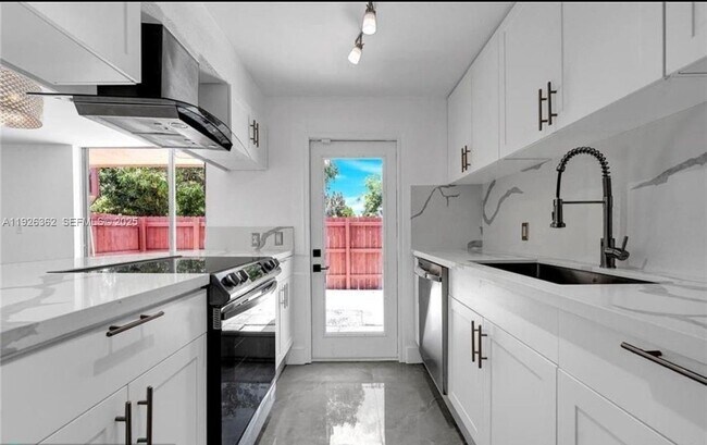 Building Photo - 20010 SW 123rd Dr