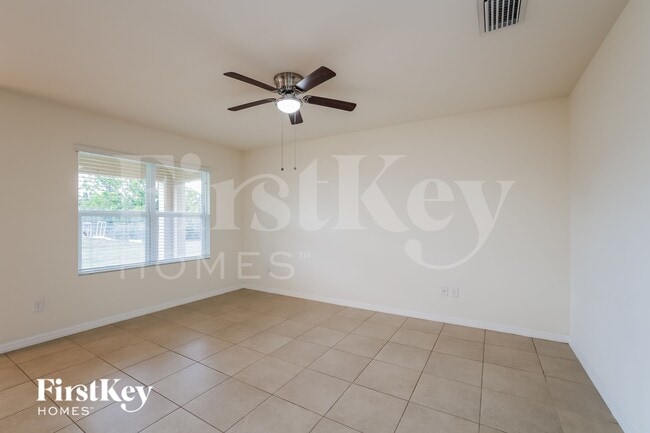 Building Photo - 119 SE 20th St