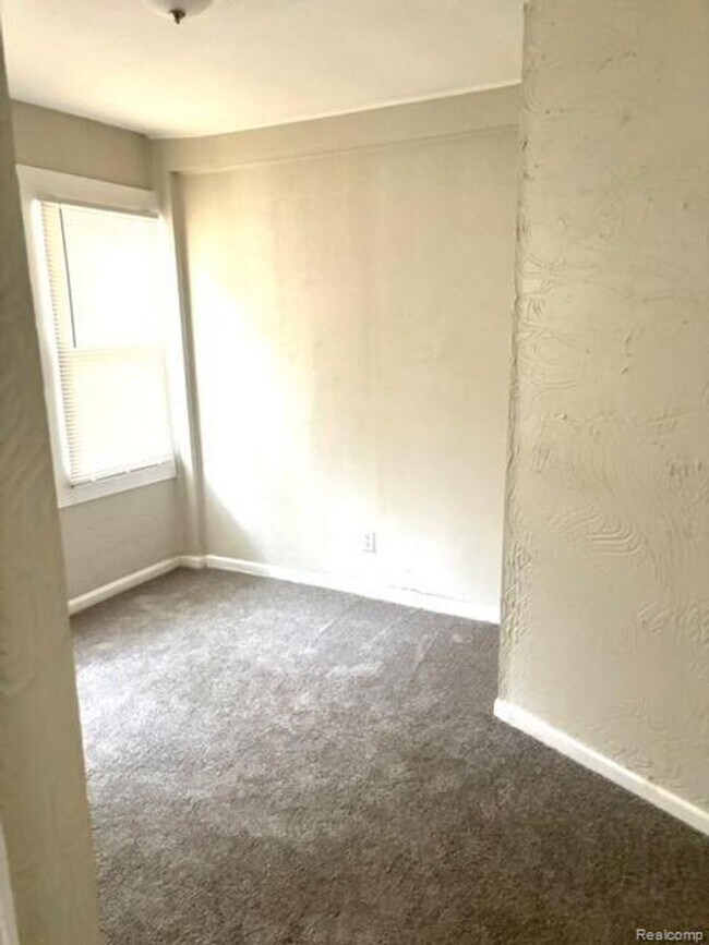 Building Photo - 28449 Glenwood St