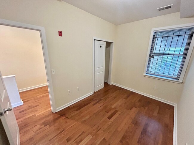 Building Photo - 332 N 41st St