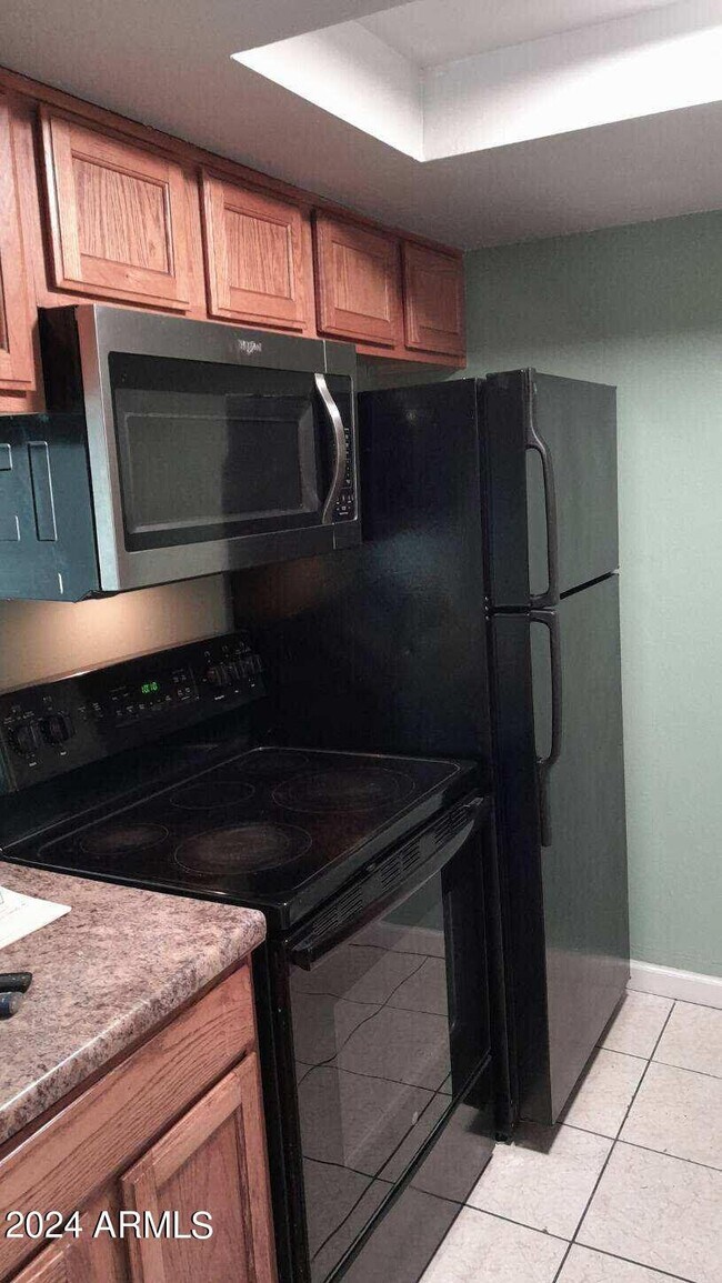 Building Photo - 3529 E Palm Ln