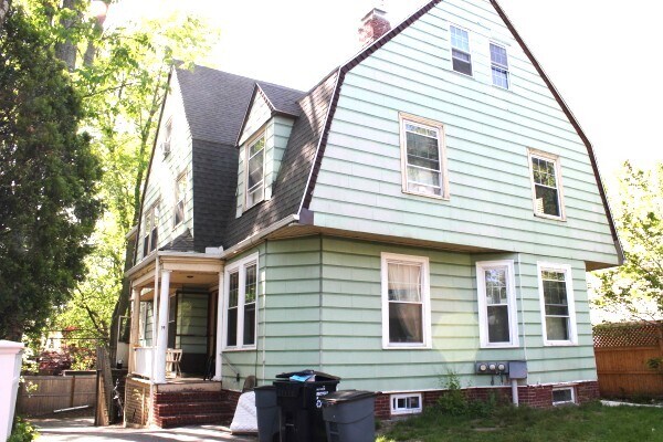 Building Photo - 17-19 Putnam Ct