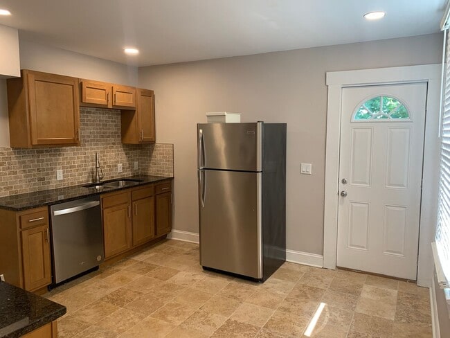 Primary Photo - 142-144 W. Norwich Ave.