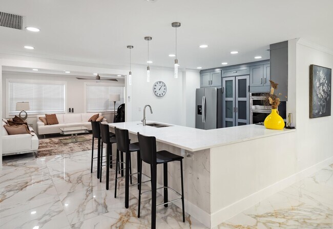 Building Photo - 4091 Lakespur Cir N