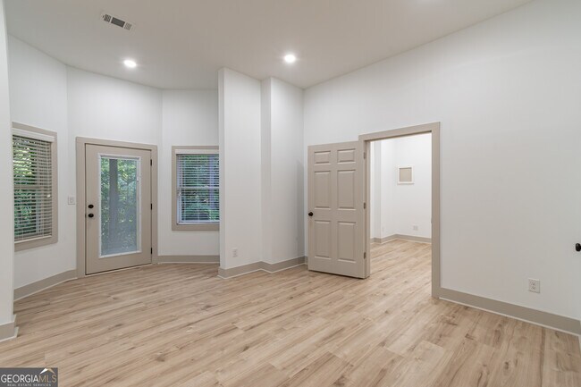 Building Photo - 651 Briarleigh Way