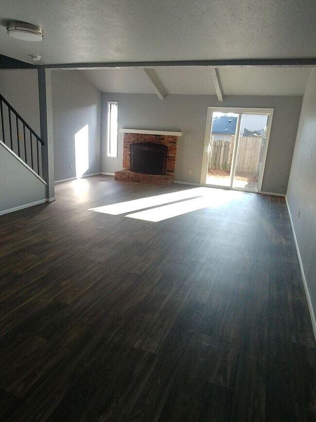 Building Photo - Freshly remodeled Townhouse Style Apartment with Private Yard