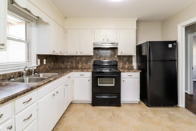 Building Photo - 208 Sam Pate Dr