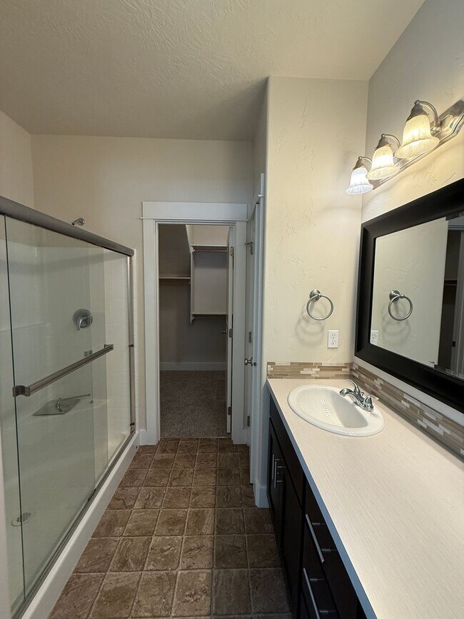 Building Photo - Spacious 3 Bedroom Home with Main-Level Primary Suite in Greenbriar Commons