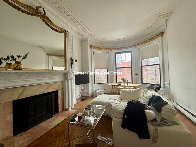 Building Photo - 472 Beacon St