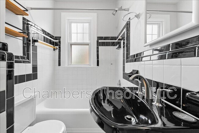 Building Photo - 1105 20th St