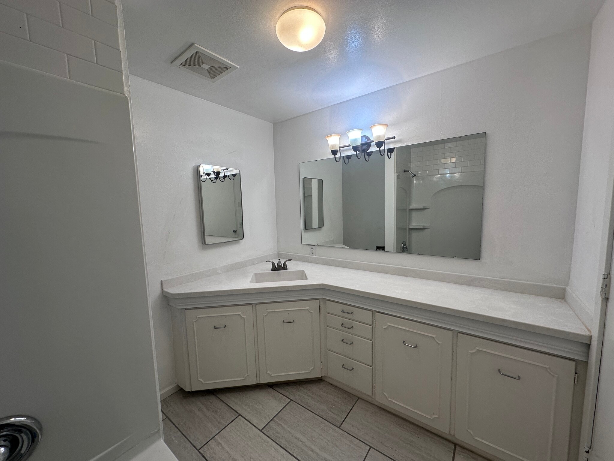 Building Photo - 610 Spencer Ct