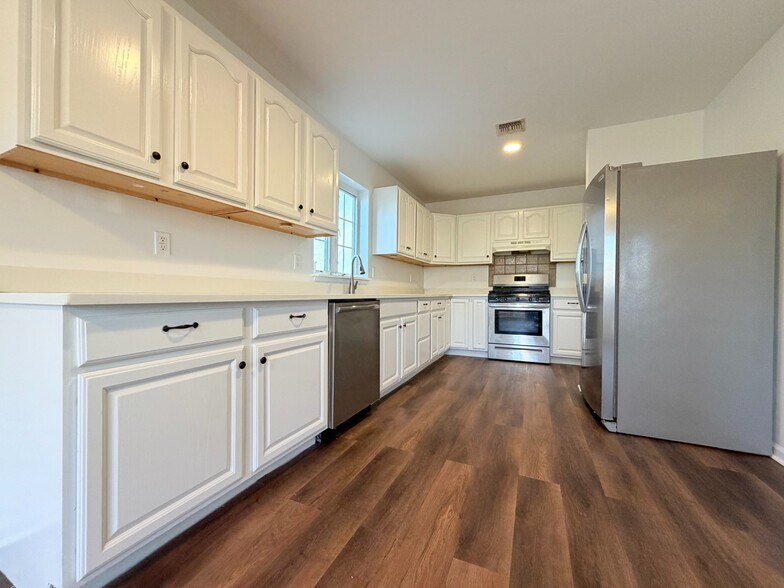 Building Photo - 36 Rockland St