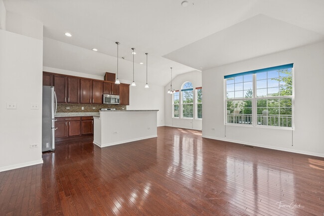 Building Photo - 2528 Dunraven Ave