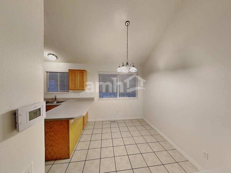 Building Photo - 1454 Fowler Ave