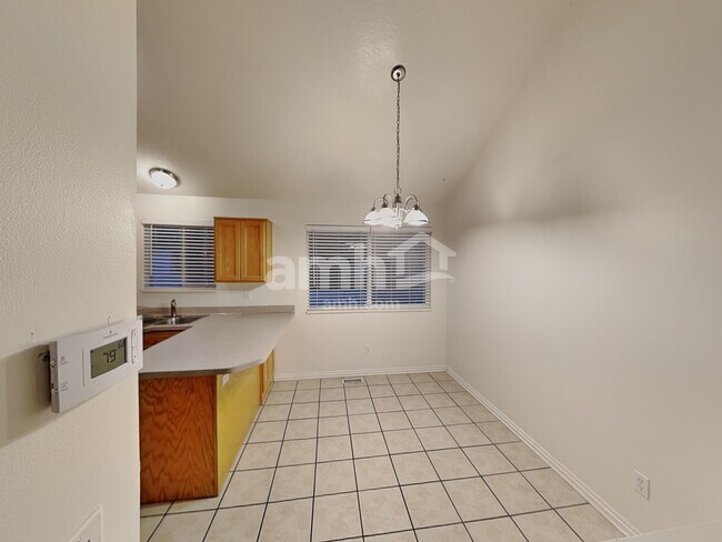 Building Photo - 1454 Fowler Ave