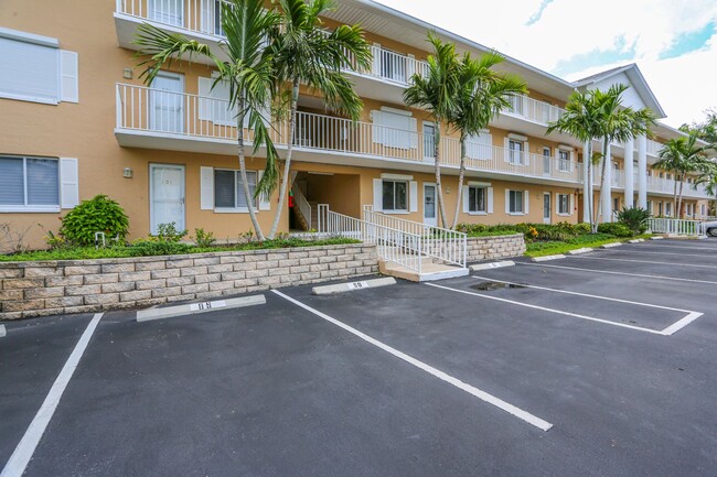 Building Photo - **ANNUAL OR SEASONAL RENTAL**