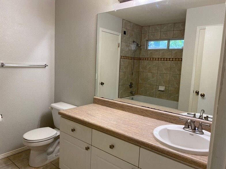 Building Photo - 6905 Gabion Dr