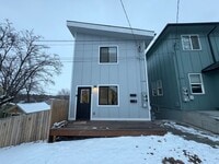 Building Photo - 216 E 7th St