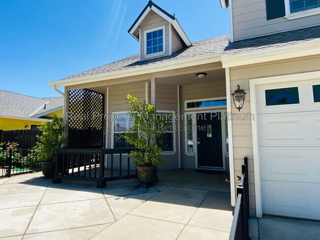 Building Photo - 7115 N Cecelia Ave