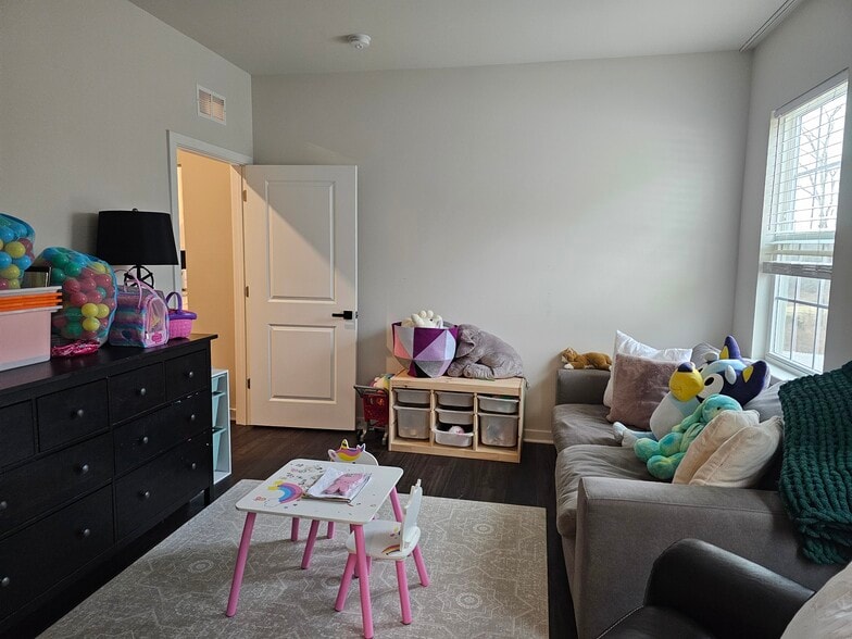 Building Photo - 2050 Whithorn Hl