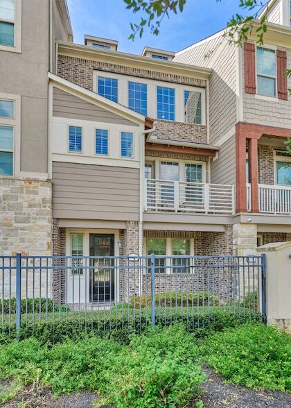 Building Photo - 9627 Towne Lake Pkwy