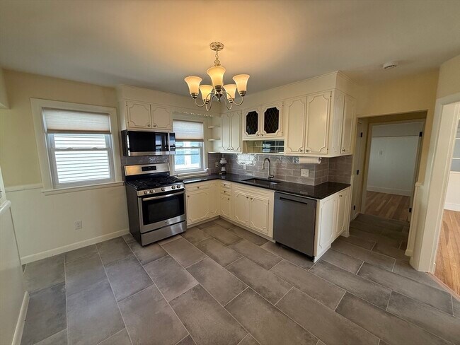 Building Photo - 19 Chauncey St