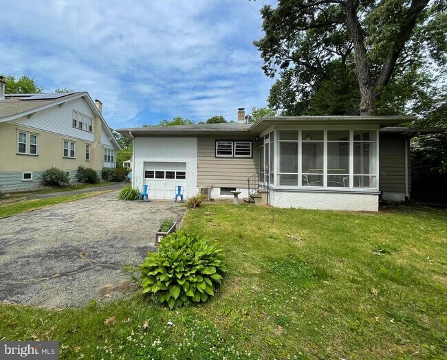 Building Photo - 107 Oak Terrace