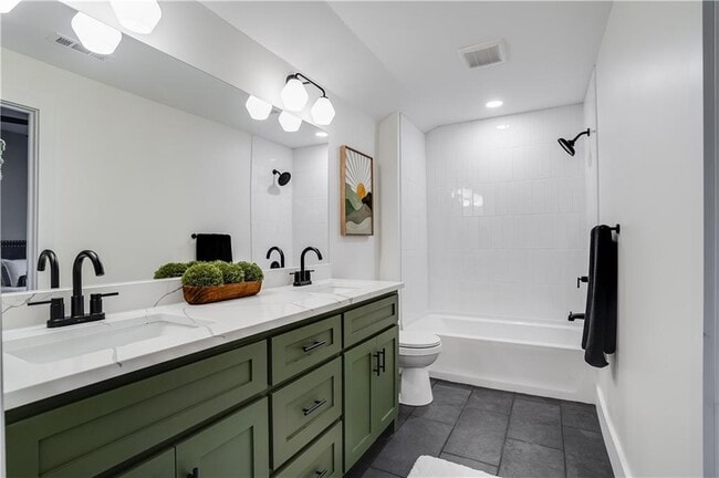 Building Photo - 319 S College Ave