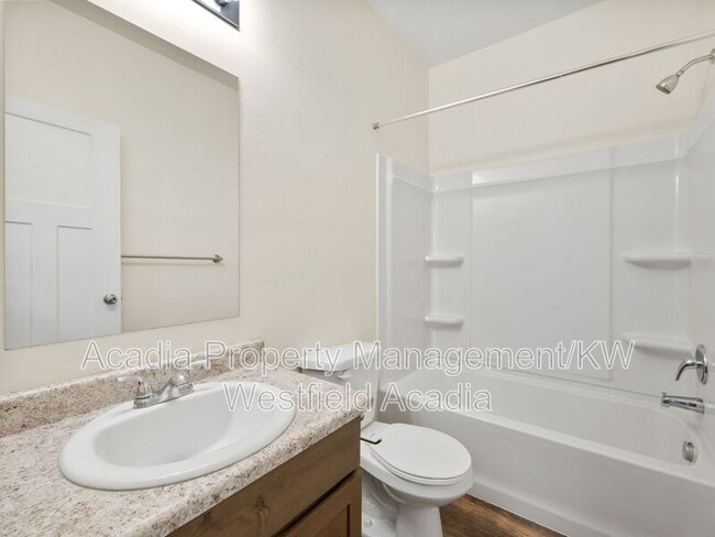 Building Photo - 656 W Meadow Dr