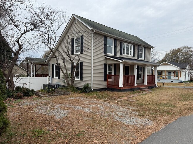 Building Photo - Charming Historic 3 Bedroom Home in the Heart of Stanley NC