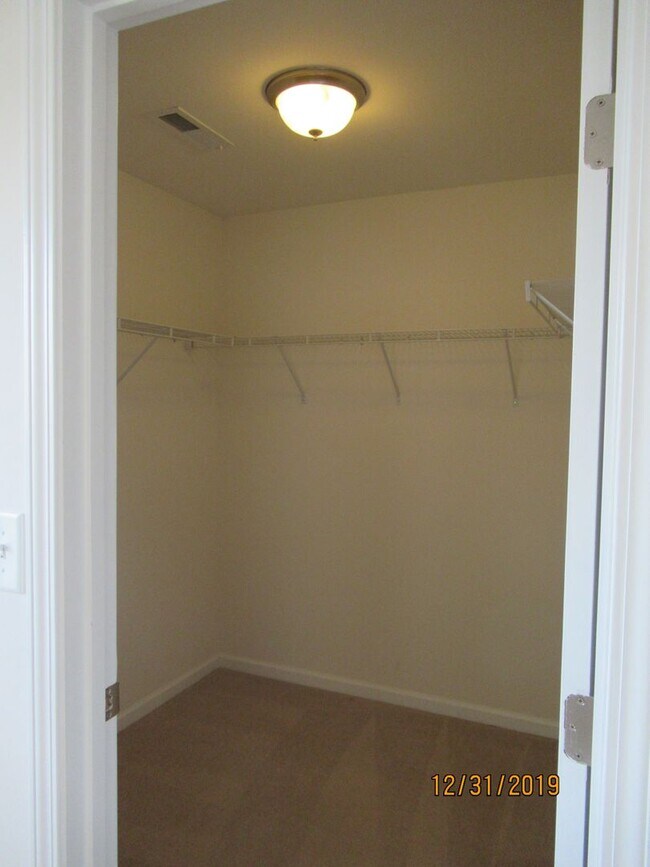 Building Photo - 220 Roudabush Dr NW