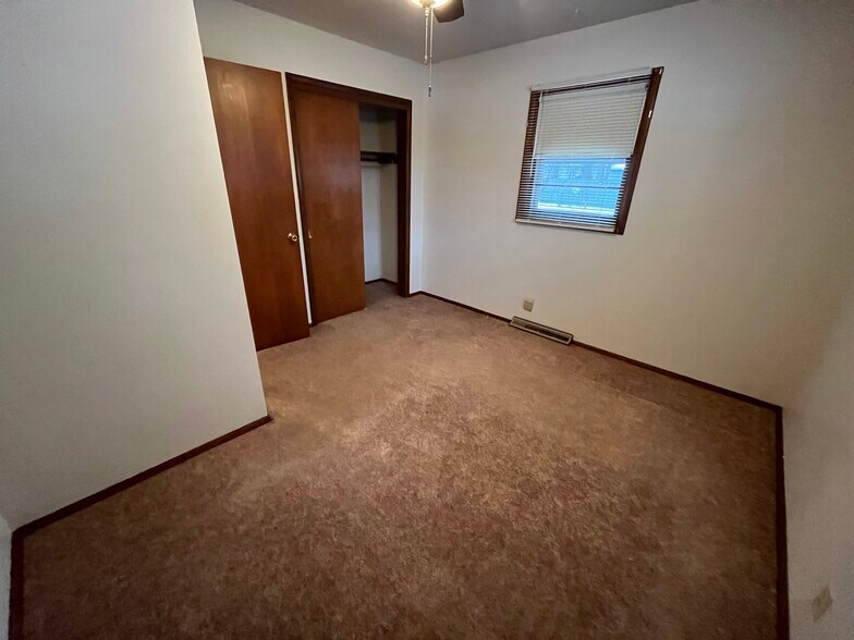 Building Photo - 350 W Mae Rose Ave