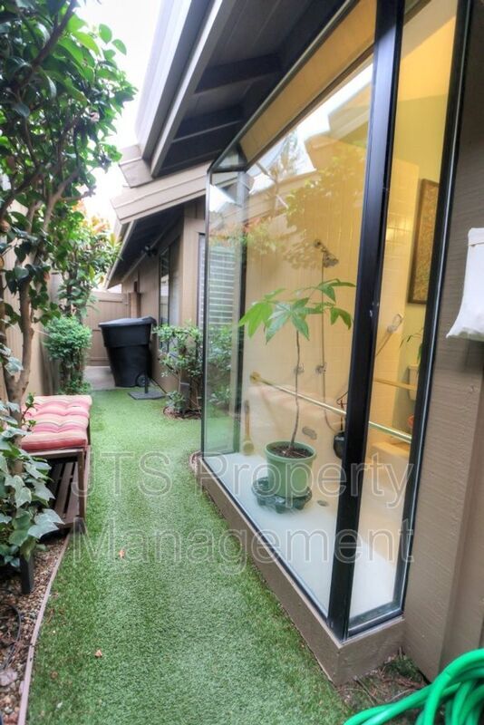 Building Photo - 2010 Promontory Point Ln