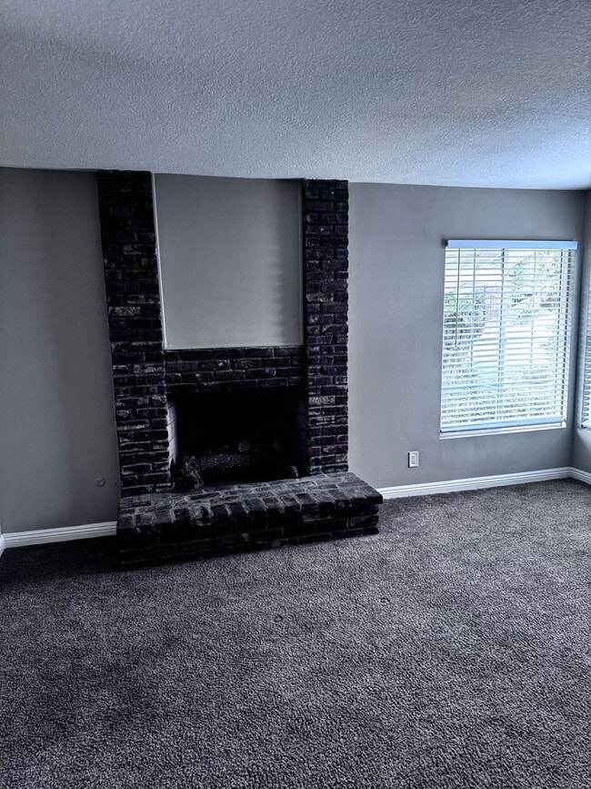 Building Photo - Beautiful 4 bed 2 baths house in a great a...