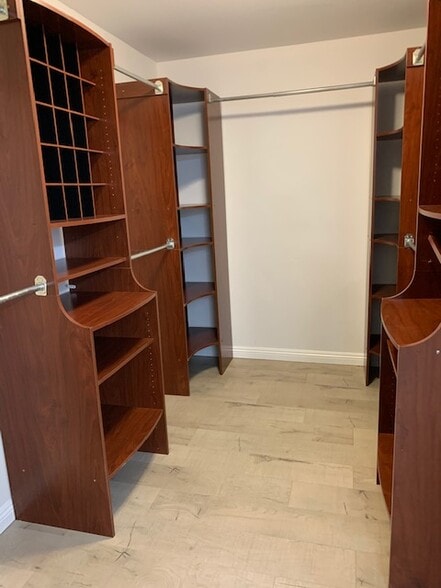 master walking closet - 11860 Brandywine Pl