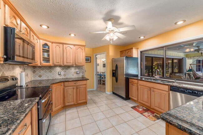 Building Photo - 2341 NW Bay Colony Ct
