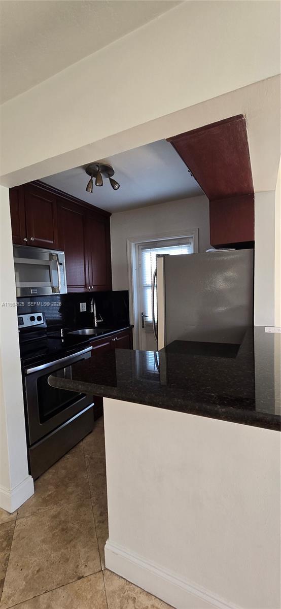 Building Photo - 2185 NE 123rd St