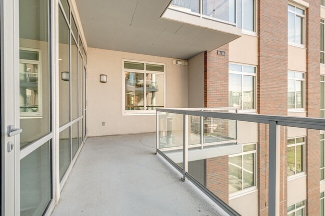 Building Photo - 20 Rutledge St