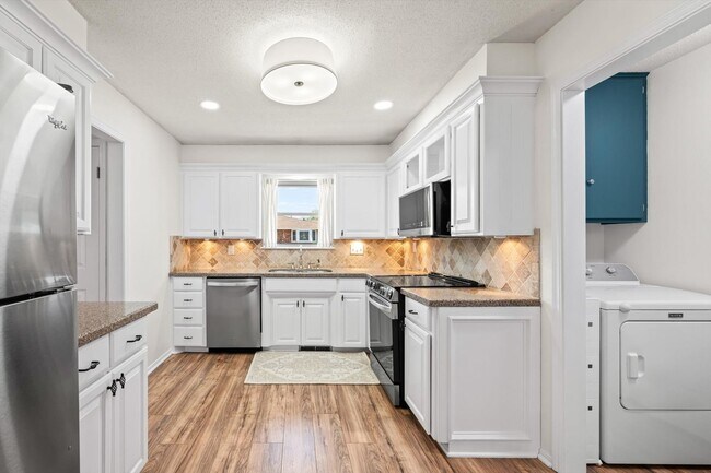 Building Photo - Updated Edmond 3BR Home – Walk to Orvis Risner Elementary – Easy OKC Commute