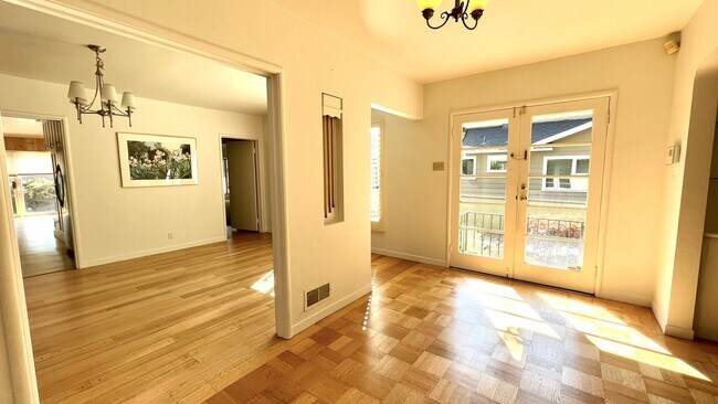 Building Photo - 2962 Gibbons Dr