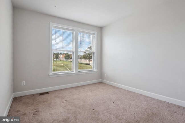 Building Photo - 14921 River Walk Way
