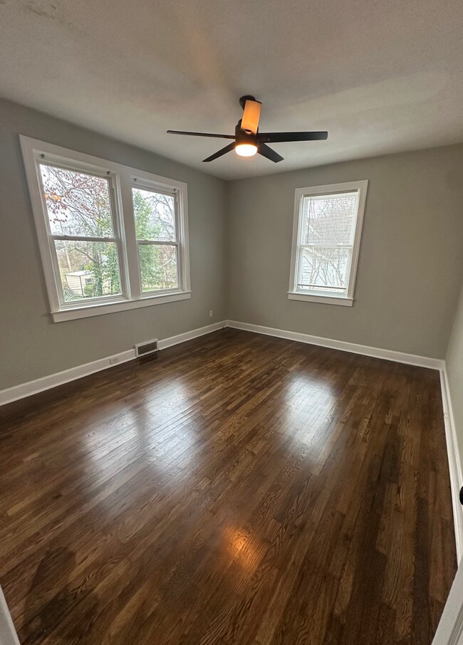 Building Photo - Stunning Historic Home - Sheffield, AL