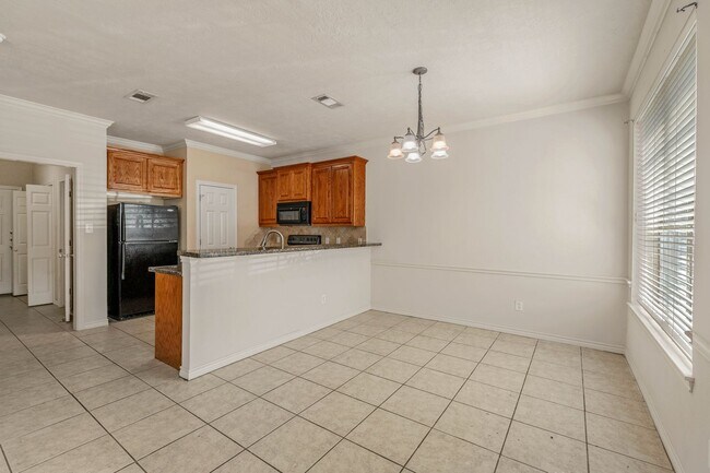 Building Photo - 304 Forest Dr Loop