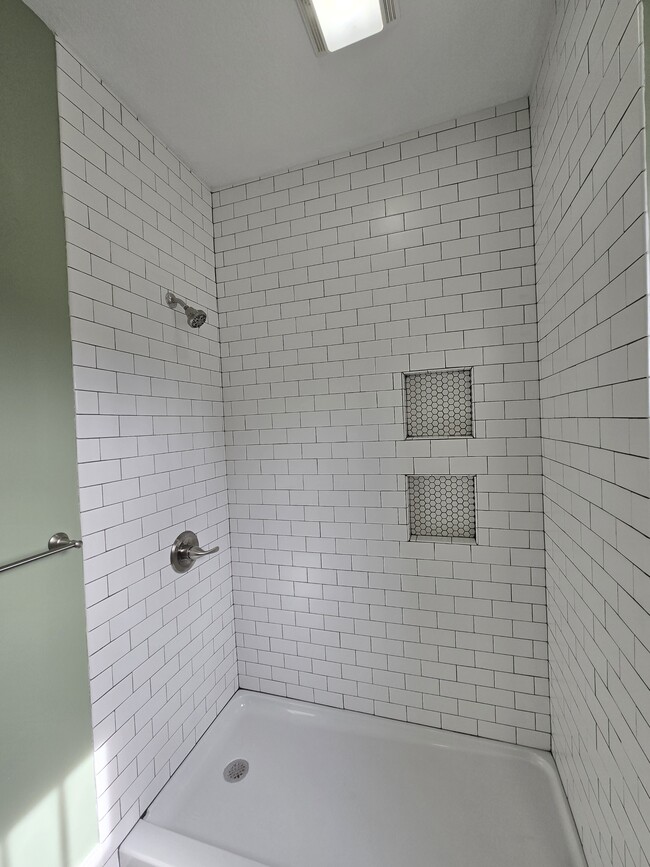 Building Photo - 1321 W Univ Ave