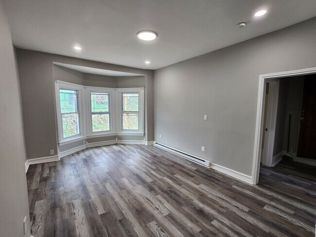 Building Photo - 818 Walnut St