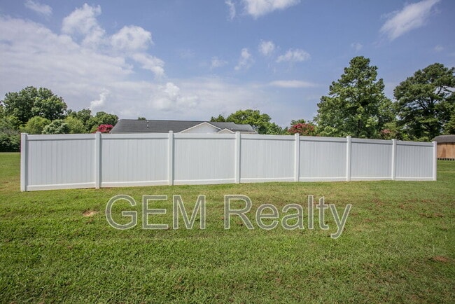Building Photo - 15617 Mockingbird Ln