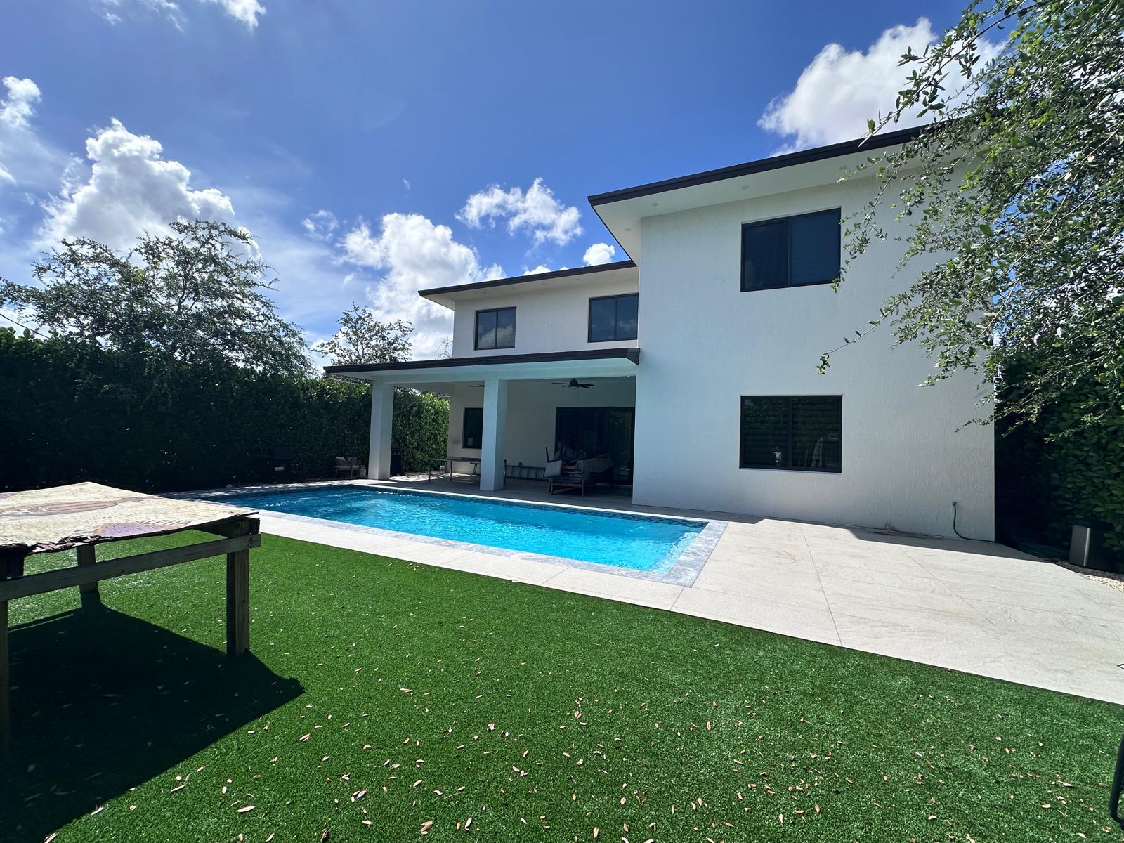 Building Photo - 6422 Coral Way