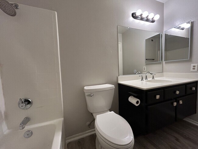 Building Photo - Beautiful 3 Bed 2 Bath Condo in Yorba Linda with Greenbelt Views